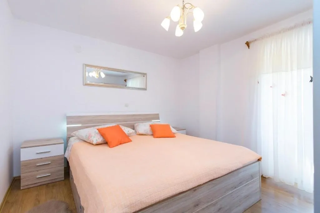 Holiday House In Labin With Terrace, Air Conditioning, W-Lan, Washing Machine בית נופש