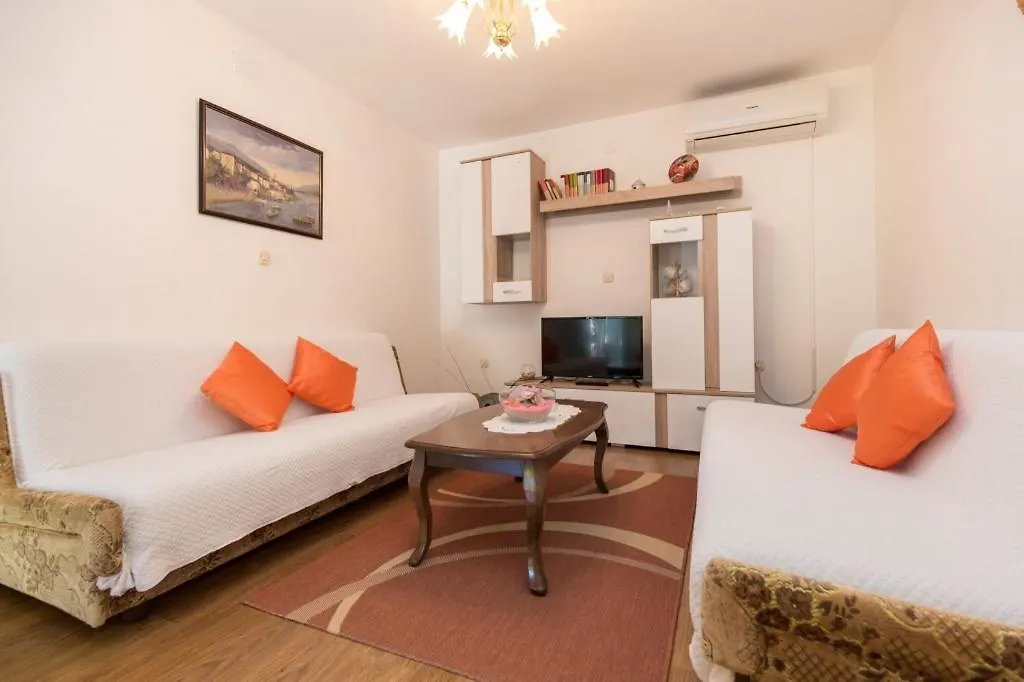 Holiday House In Labin With Terrace, Air Conditioning, W-Lan, Washing Machine