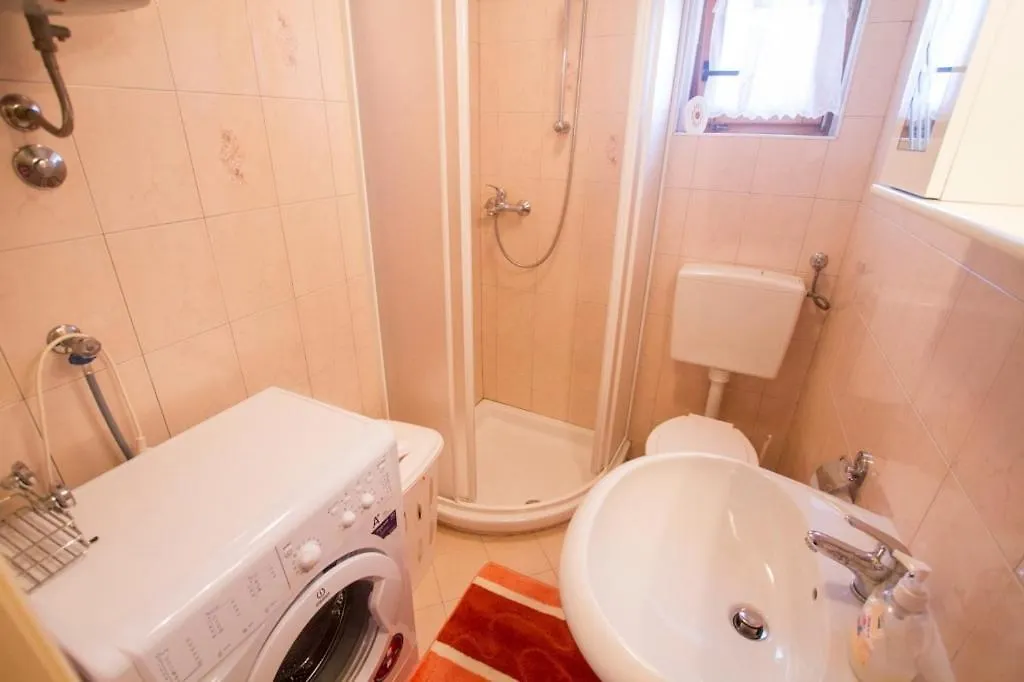 Holiday House In Labin With Terrace, Air Conditioning, W-Lan, Washing Machine לאבין